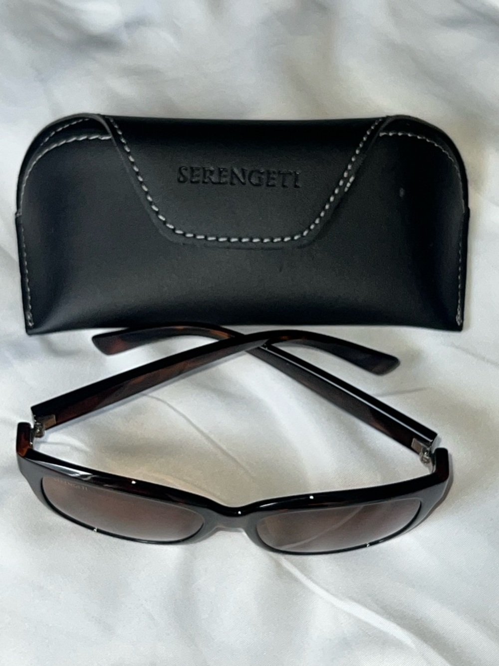 Serengeti Tortoise Frame Sunglasses with Black Case